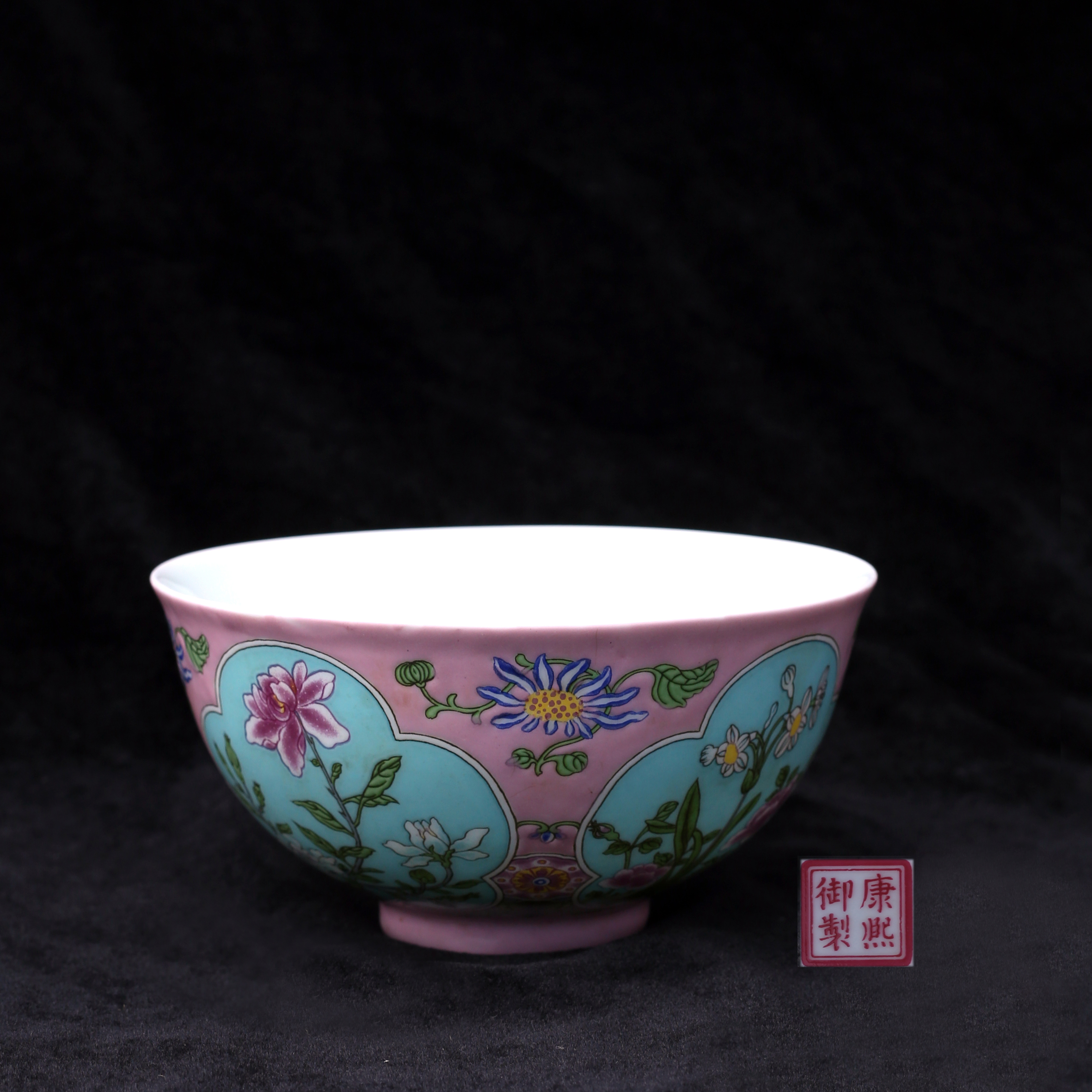 [522]康熙御制（款）粉红花卉珐琅彩碗